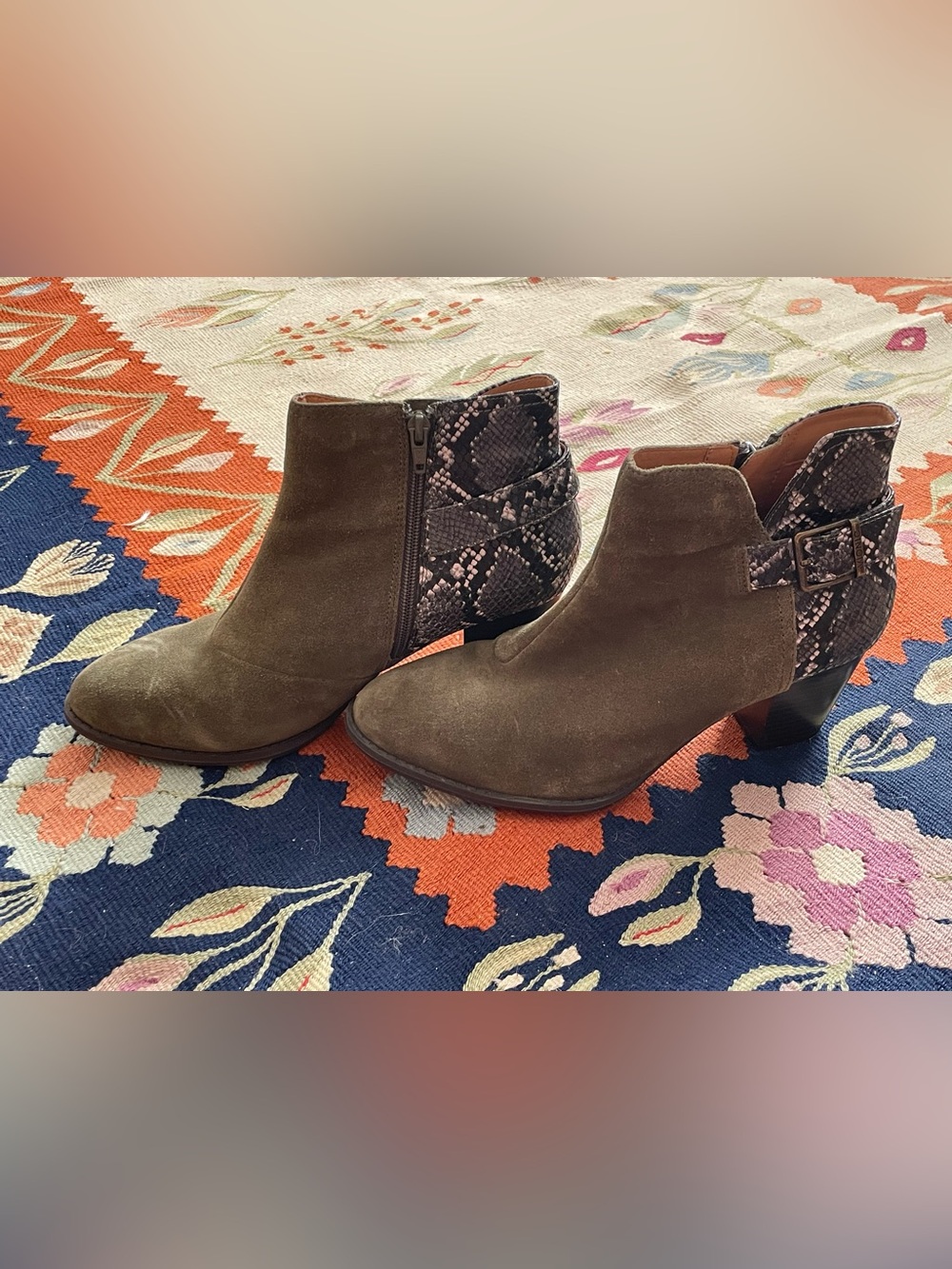 Vionic Naomi Olive Green Suede Snake Print Boots Size 10 Orthotic Water Resistan